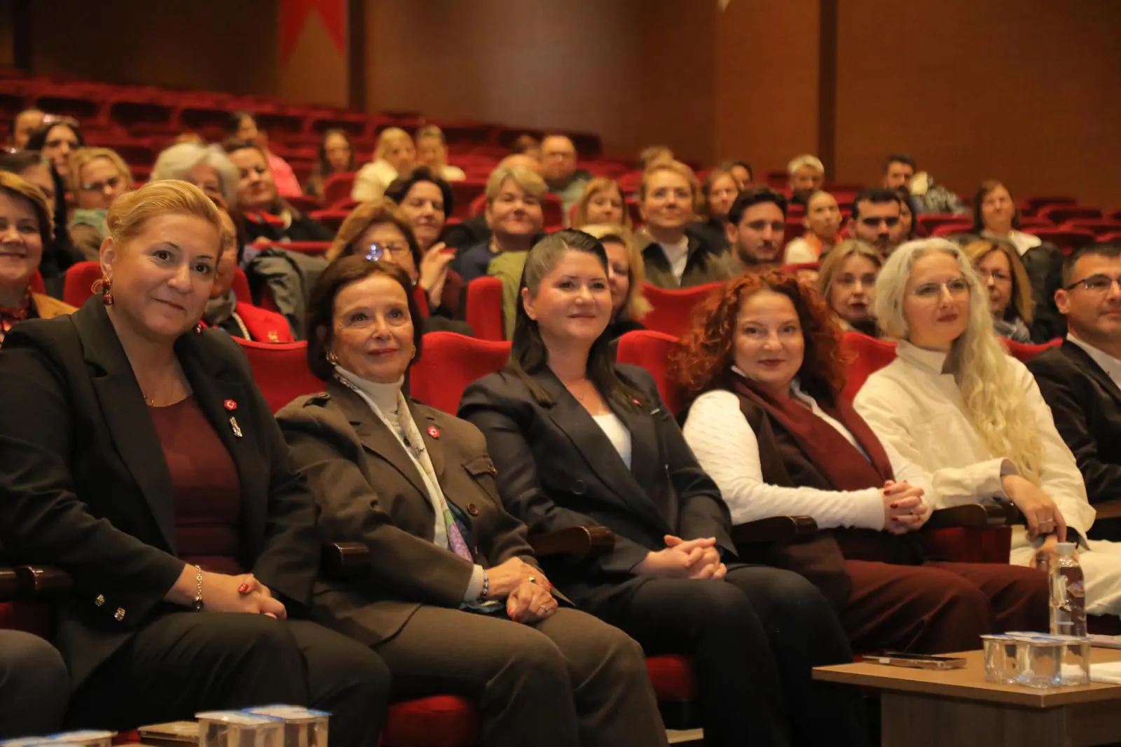  TÜRKİYE’NİN İLK KADIN VALİSİ LALE AYTAMAN VE EDİRNE’NİN İLK KADIN BELEDİYE BAŞKANI FİLİZ GENCAN BİR ARAYA GELDİ  galeri görseli